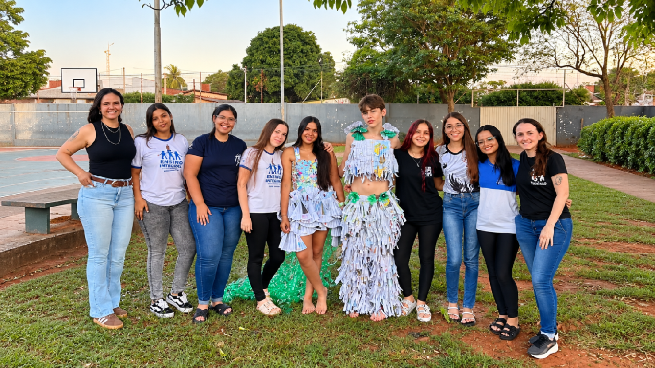 Alunos da Escola Estadual Armel Miranda desfilam sustentabilidade em Castilho (SP)