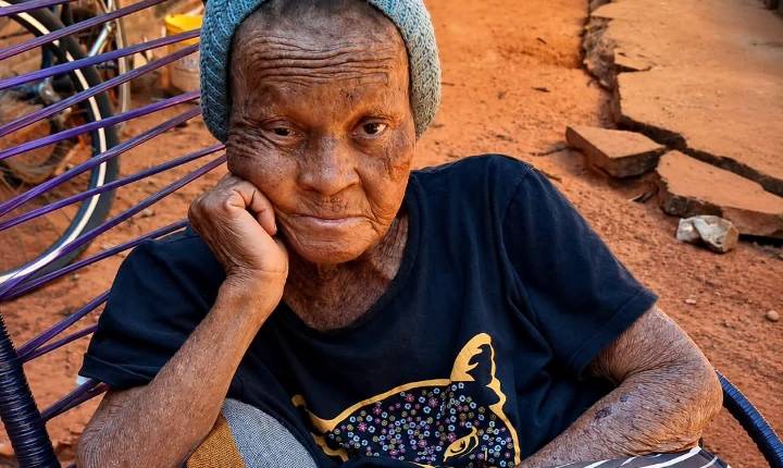 Castilho (SP) se despediu de dona Lourdes Fátima, mãe do Fi, na tarde deste sábado (15)