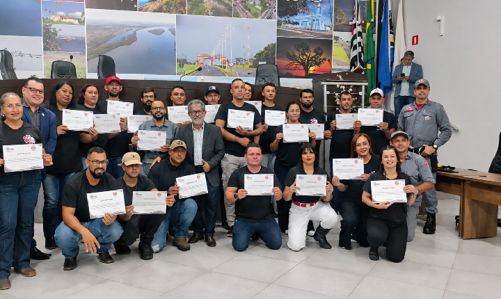 Corpo de Bombeiros entrega certificados aos formandos do Curso PS-40 em Castilho (SP)