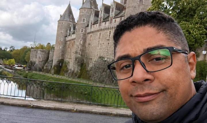 Corpo de castilhense Thiago chega para ser velado na tarde deste sábado (27) em Castilho (SP)