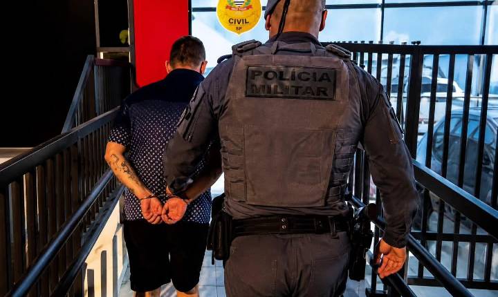 Homem é preso com porções de cocaína, crack, celular, máquina de cartão e mais de R$ 800 em Andradina (SP)