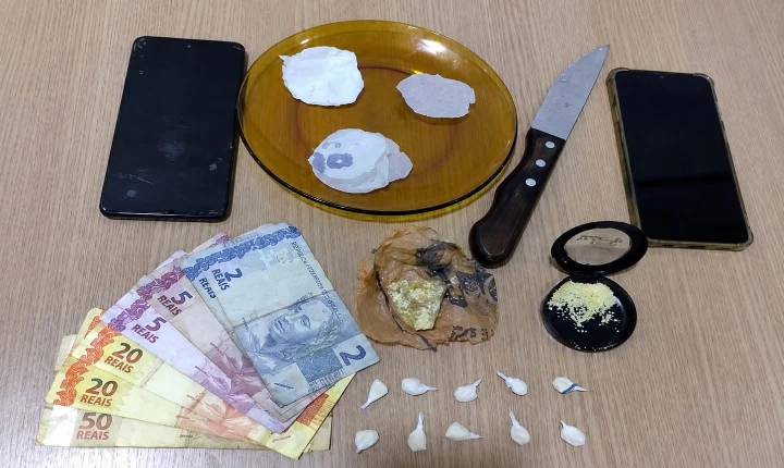 Mulher é presa por tráfico de drogas e celulares e dinheiro são apreendidos pela PM em Castilho (SP)
