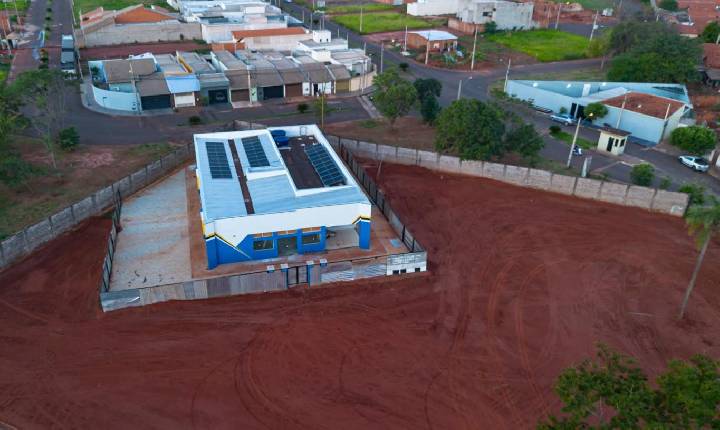 UBS Dr. Antônio entra na reta final e terá praça com jardins, bancos e estacionamento para a população em Castilho (SP)