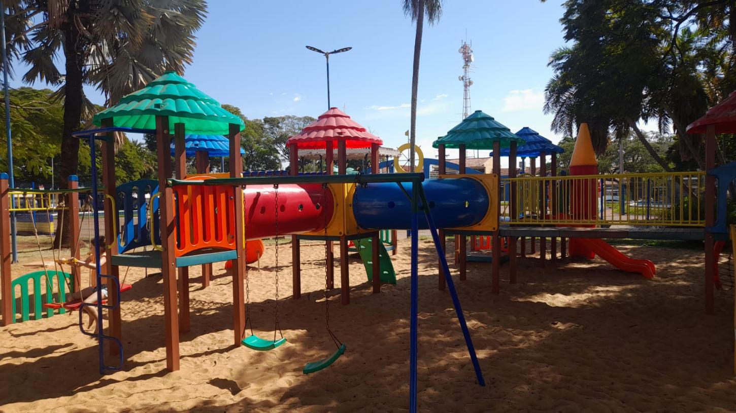 Brinquedos instalados na maioria dos bairros de Castilho já apresentam problemas 