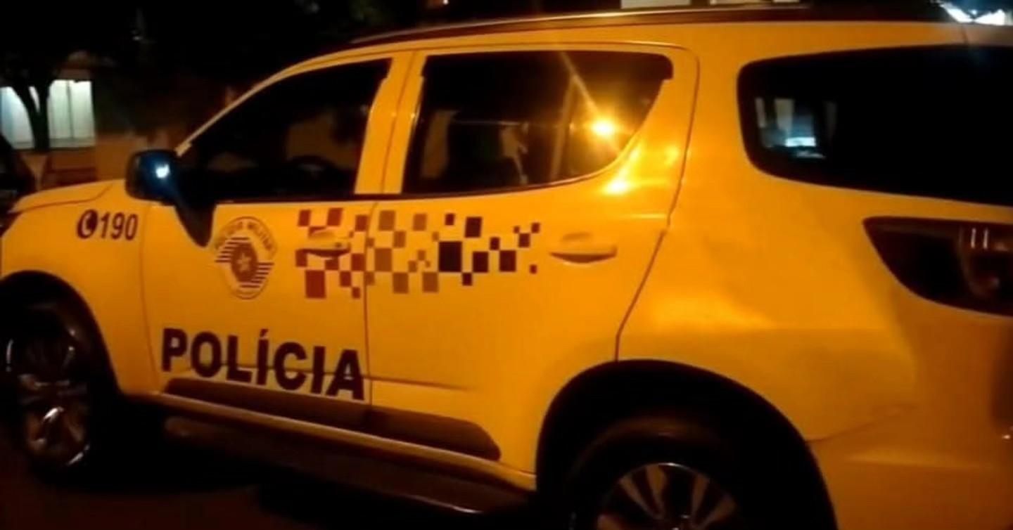 Homem é preso após ameaçar padrasto com faca e quebrar móveis da casa em Castilho