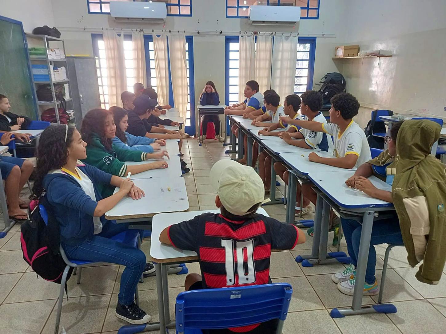 Professor de Matemática da Escola Maria Dauria em Castilho (SP) usa jogo africano para conscientizar alunos sobre Racismo