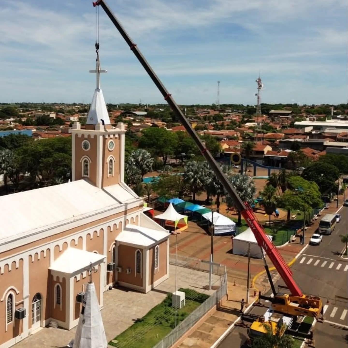 Castilhenses testemunham substituição da cúpula da Igreja Matriz “São José”