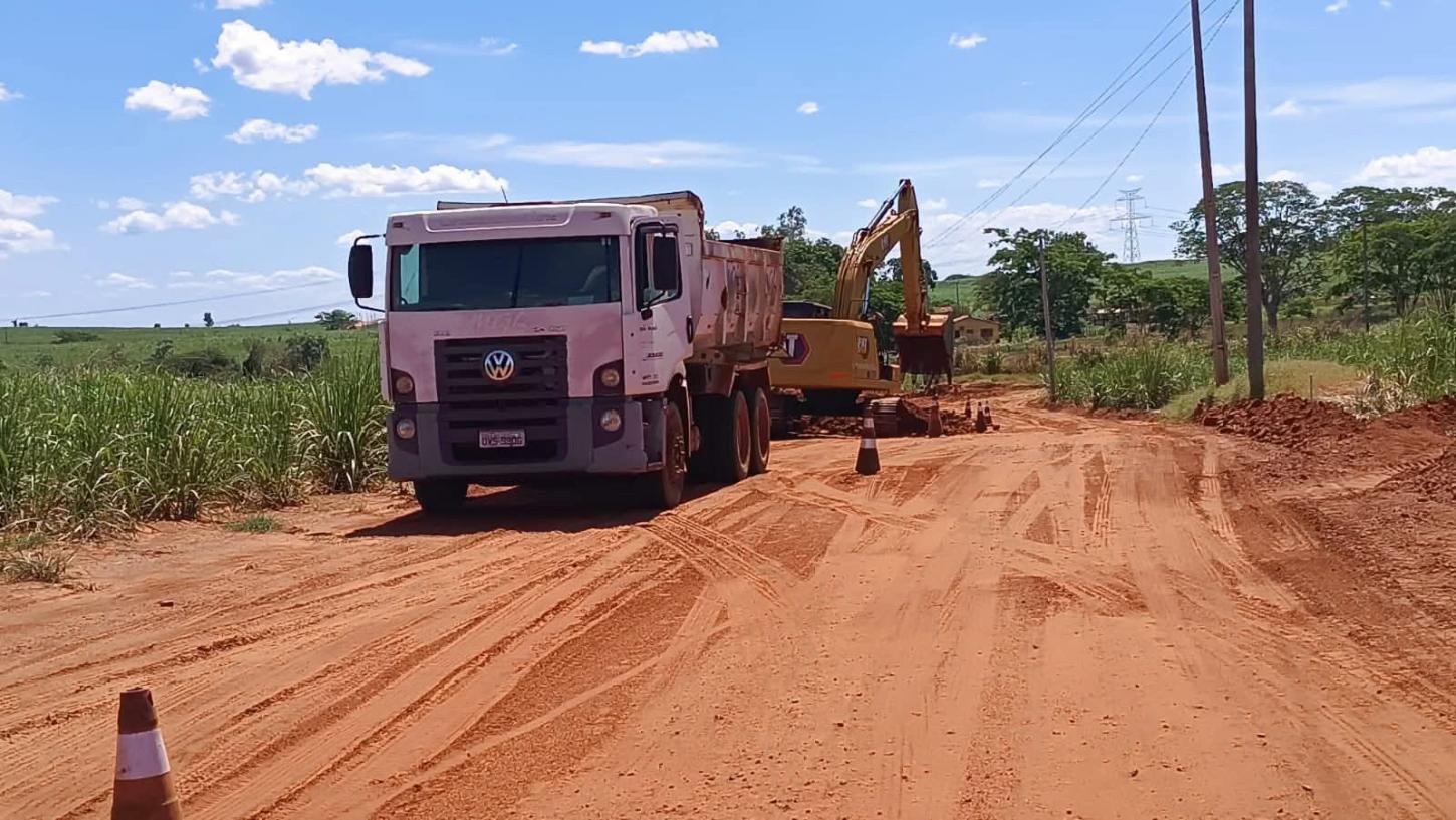 Começaram as obras de asfaltamento da vicinal que liga Castilho (SP) a Andradina (SP)