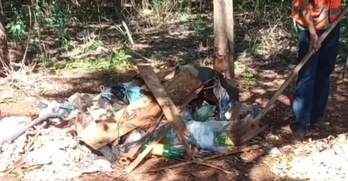 Equipe da Secretaria de Obras de Castilho (SP) enfrenta problemas com a limpeza pública do município 