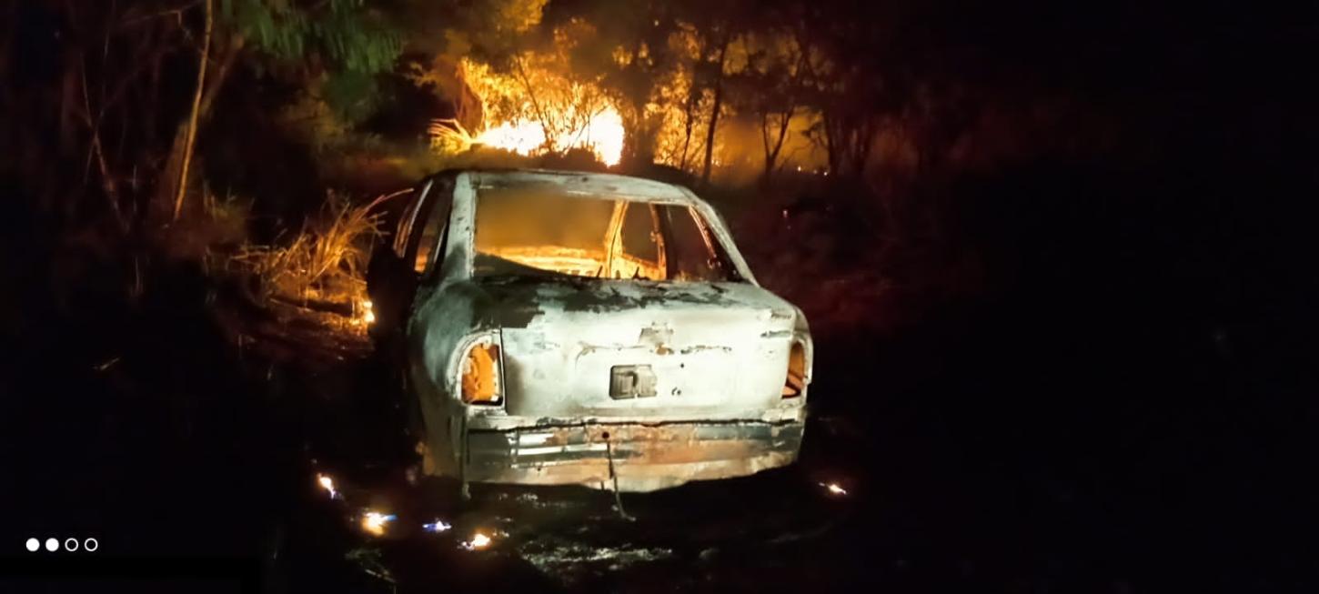 Mistério: Veículo é encontrado abandonado e em chamas na 