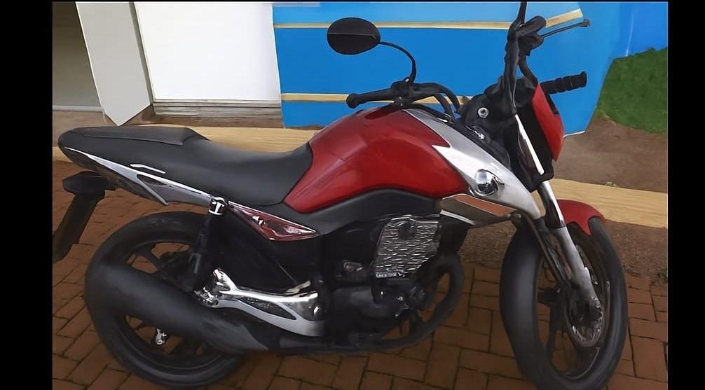 Moto Honda CG 160 vermelha é furtada na noite desta terça-feira (4) em Castilho (SP)