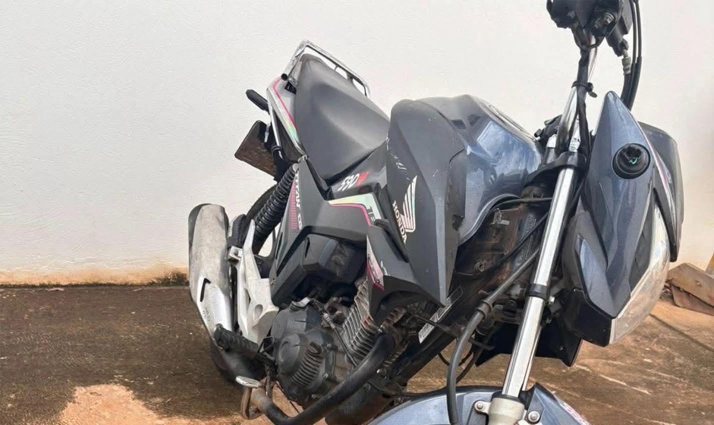 Mulher é presa com placa de moto adulterada e sem habilitação em Pereira Barreto (SP)