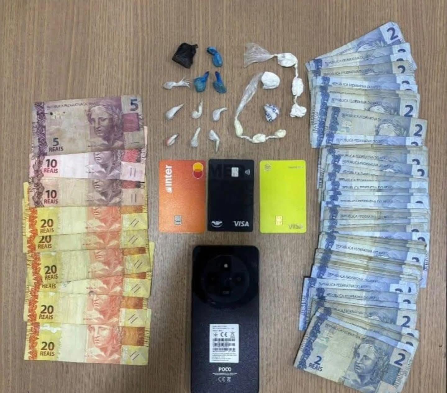 Rocam flagra homem com crack e dinheiro dentro de carro em Andradina (SP)