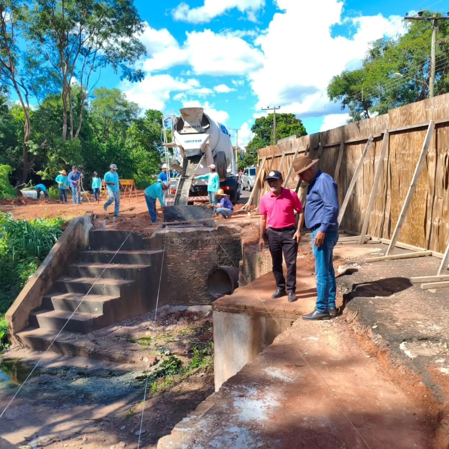 Prefeito Paulo Boaventura acelera obra de acessibilidade na rua Belarmino França em Castilho (SP)
