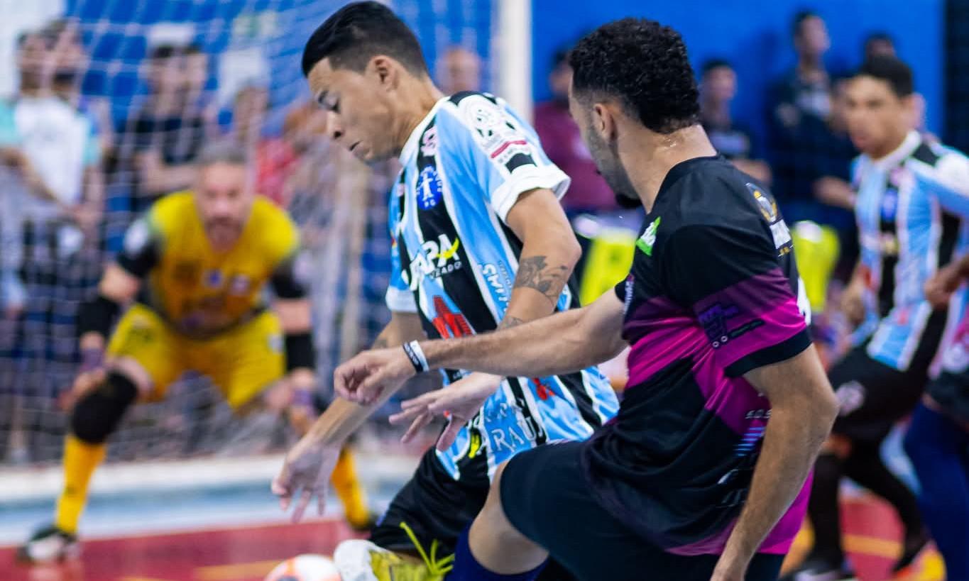 Vai na Fé, se impõe no jogo e vence a Padaria Inajá, enquanto o Jeito Moleque bate o Villa Futsal/Mão Negra com gol nos últimos segundos