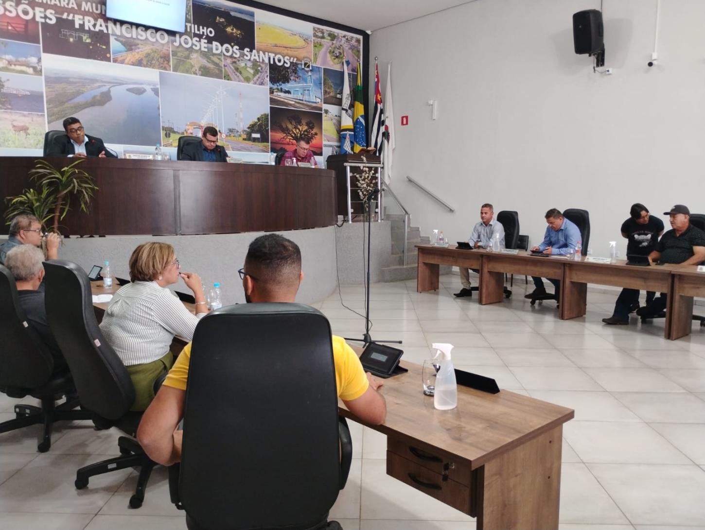 Vereadores aprovam por unanimidade projeto de reajuste salarial dos servidores públicos de Castilho (SP)