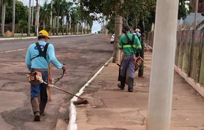 Equipe de jardinagem inicia semana com mutirão de manutenção em Castilho (SP)