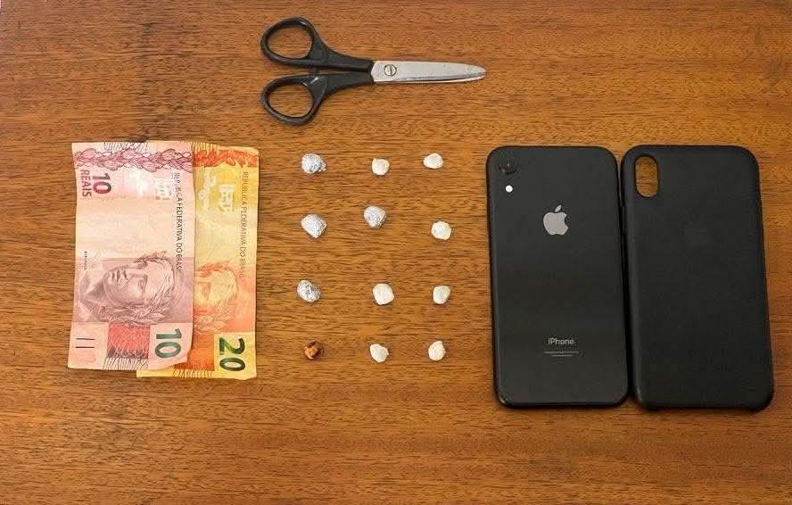 Jovem é preso com porções de crack e dinheiro em Andradina (SP)