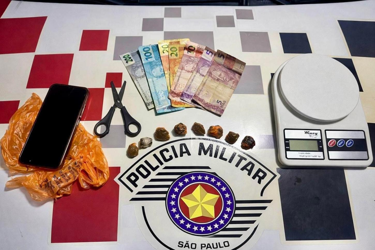 Mãe e filho são presos por tráfico de drogas em Mirandópolis (SP)