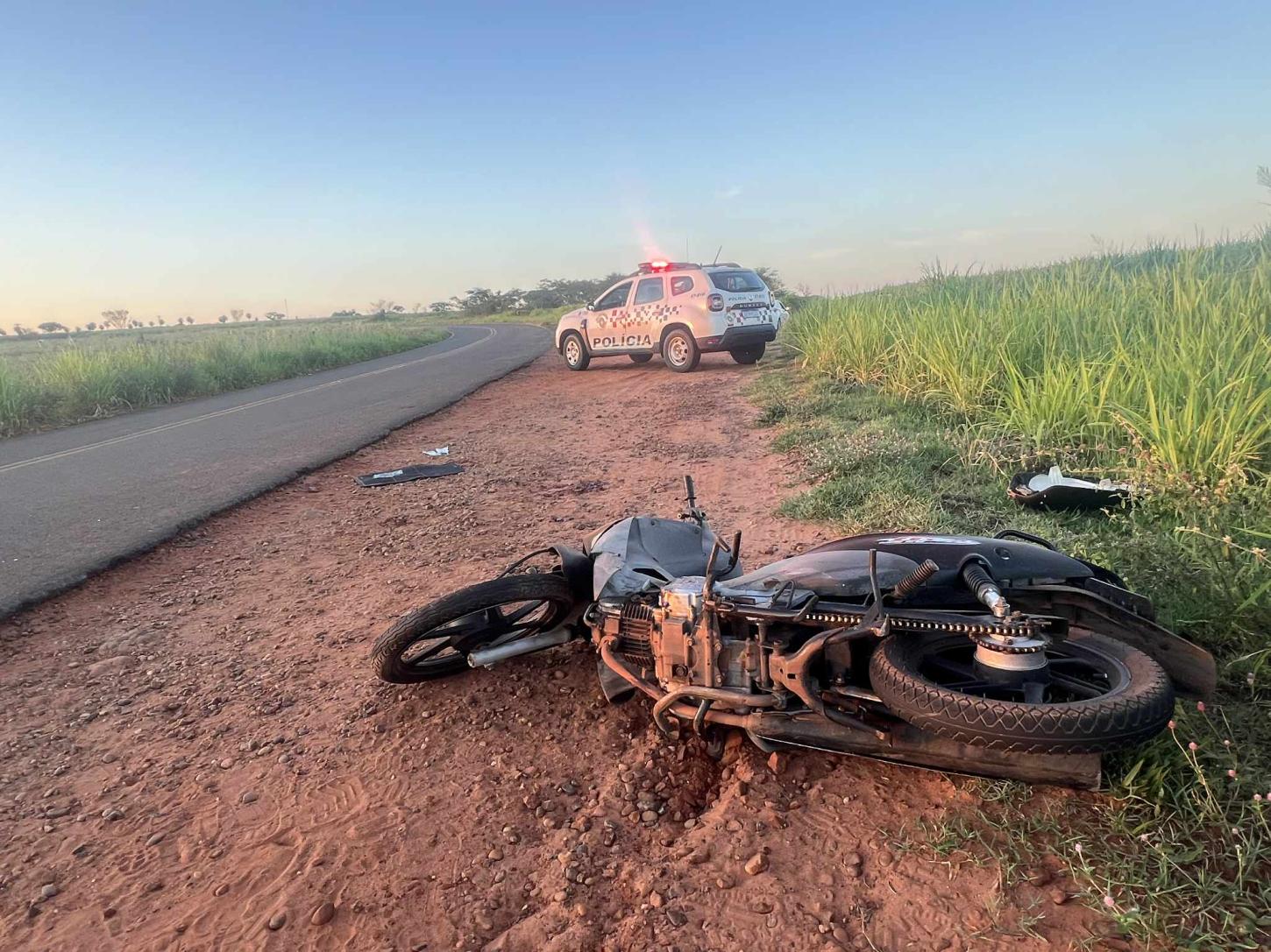 Motociclistas ficam feridos em grave acidente na curva da antiga Usina Velha em Castilho (SP)
