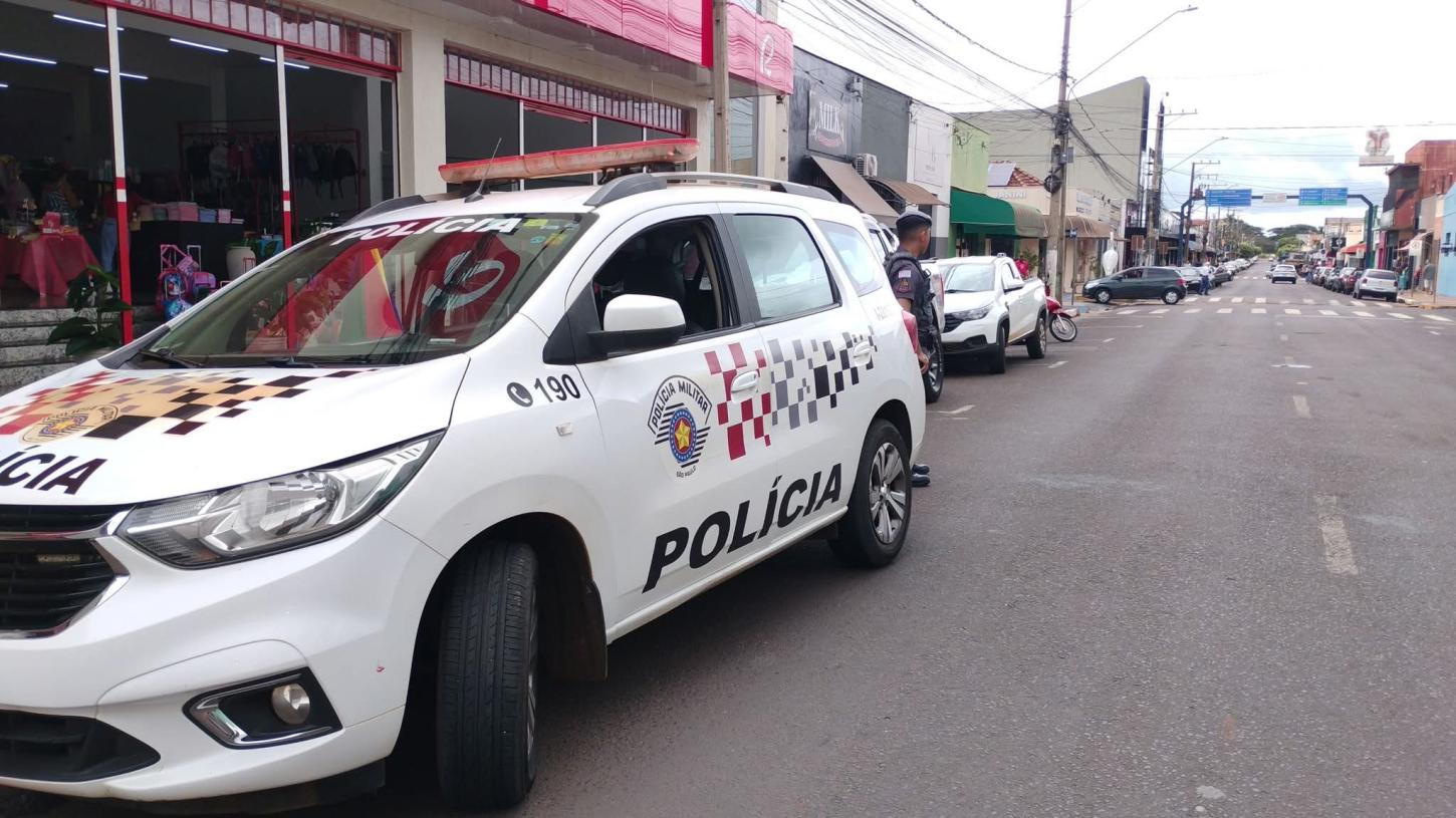 PM prende acusada de praticar furtos em lojas no Centro, em Castilho (SP)
