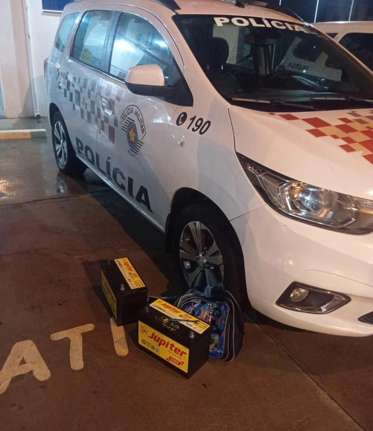 PM prende dois por furto de baterias de tratores em almoxarifado da Prefeitura de Pereira Barreto (SP)