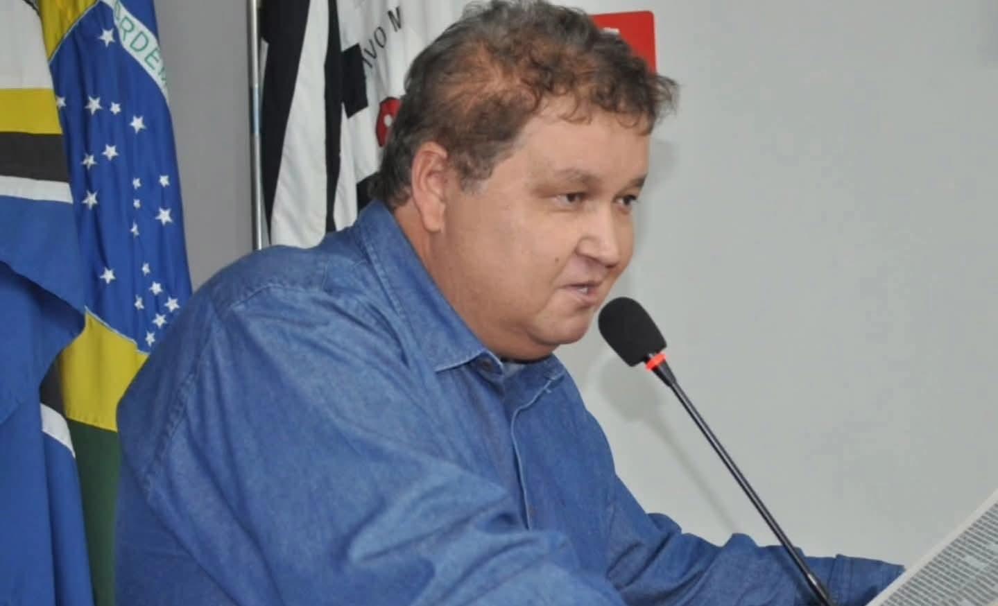 Tião Japonês quer que a prefeitura adquira mais um caminhão poliguindaste para atender às altas demandas dos serviços de caçambas em Castilho (SP)