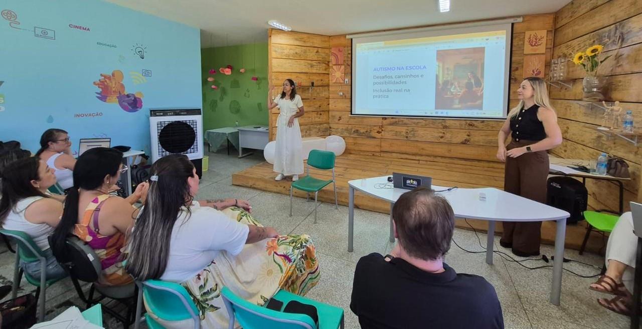 Abril Azul: Secretaria de Educação de Castilho promove formação continuada para professores e gestores com foco no autismo