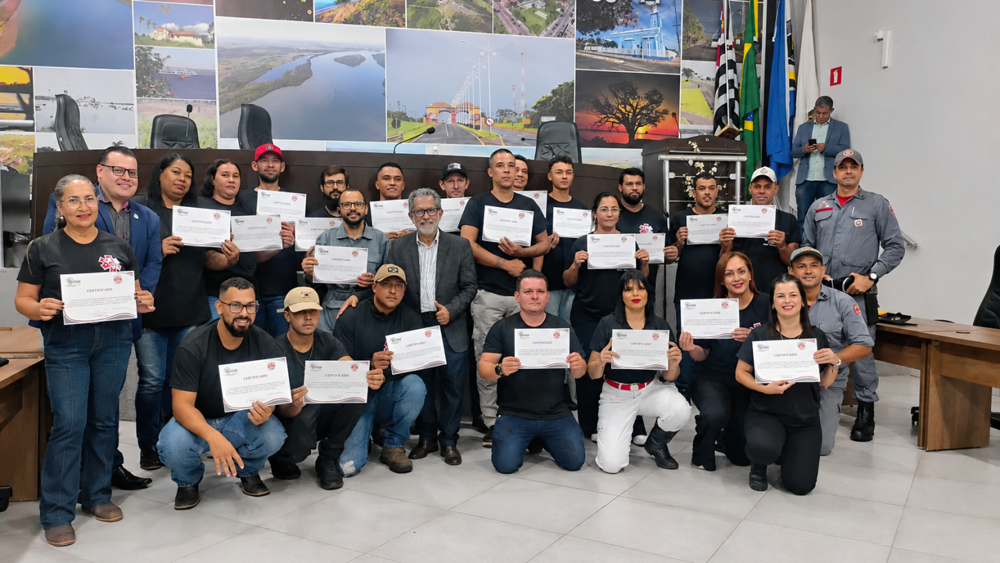 Corpo de Bombeiros entrega certificados aos formandos do Curso PS-40 em Castilho (SP)
