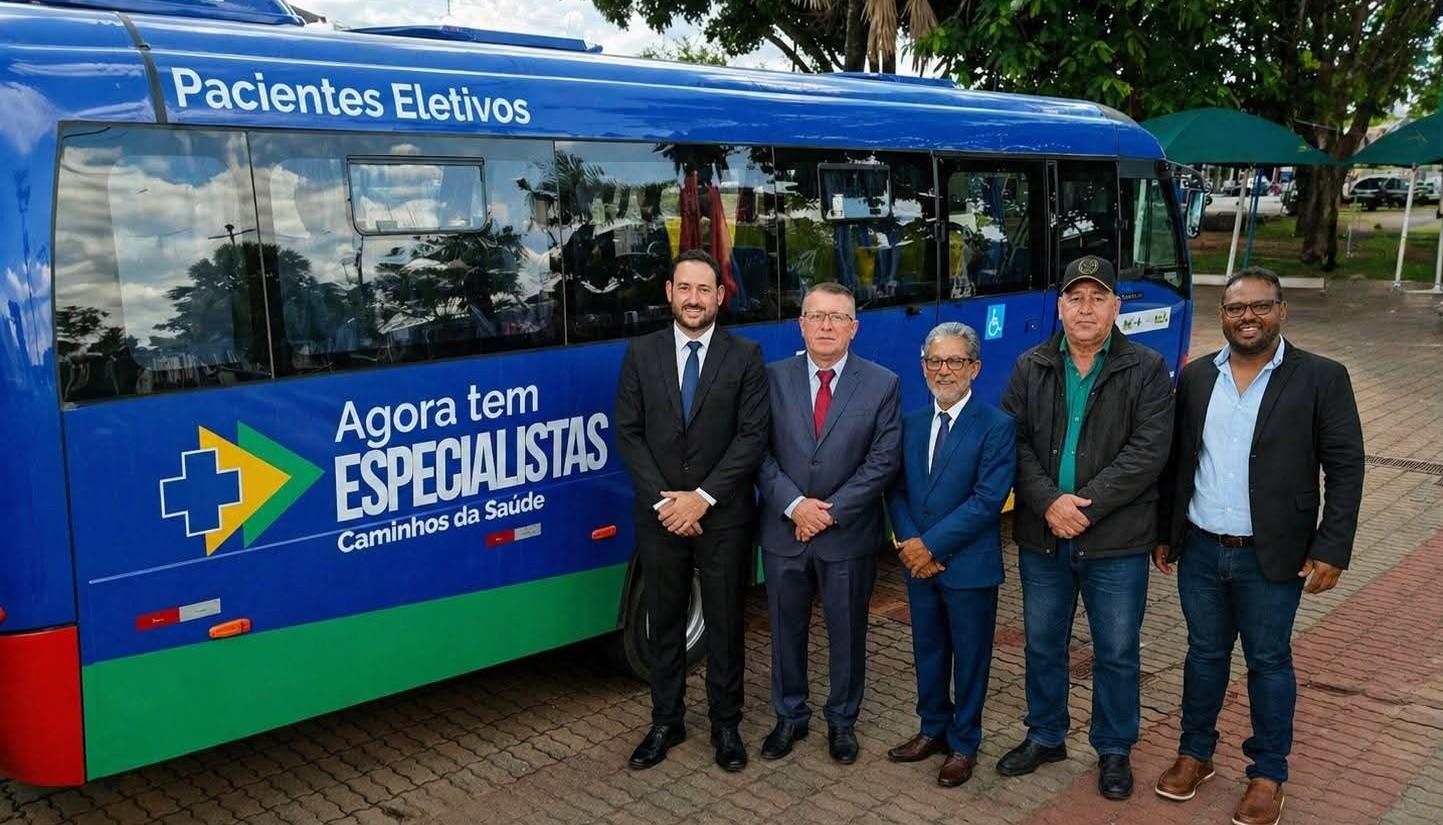 Prefeito Paulo Boaventura, Chicão, Lorinho, Felipe Alves e Edmilson Fom conquistam micro-ônibus por intermédio do Deputado Federal Rui Falcão (PT) com o Governo Federal em Brasília