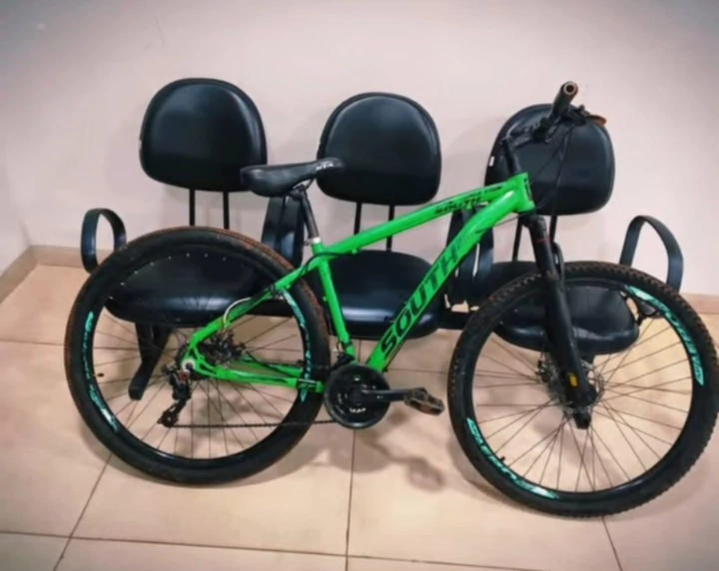 Casal é preso em flagrante após roubo de bicicleta e de furadeira e ameaça contra vítimas em Andradina (SP)