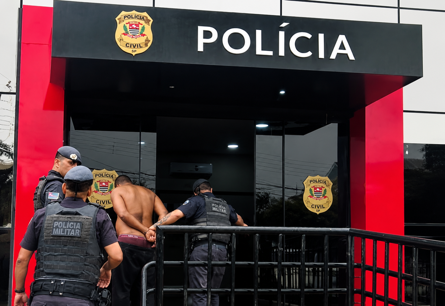 Maconha é apreendida e homem é detido durante fuga da PM em Andradina (SP)