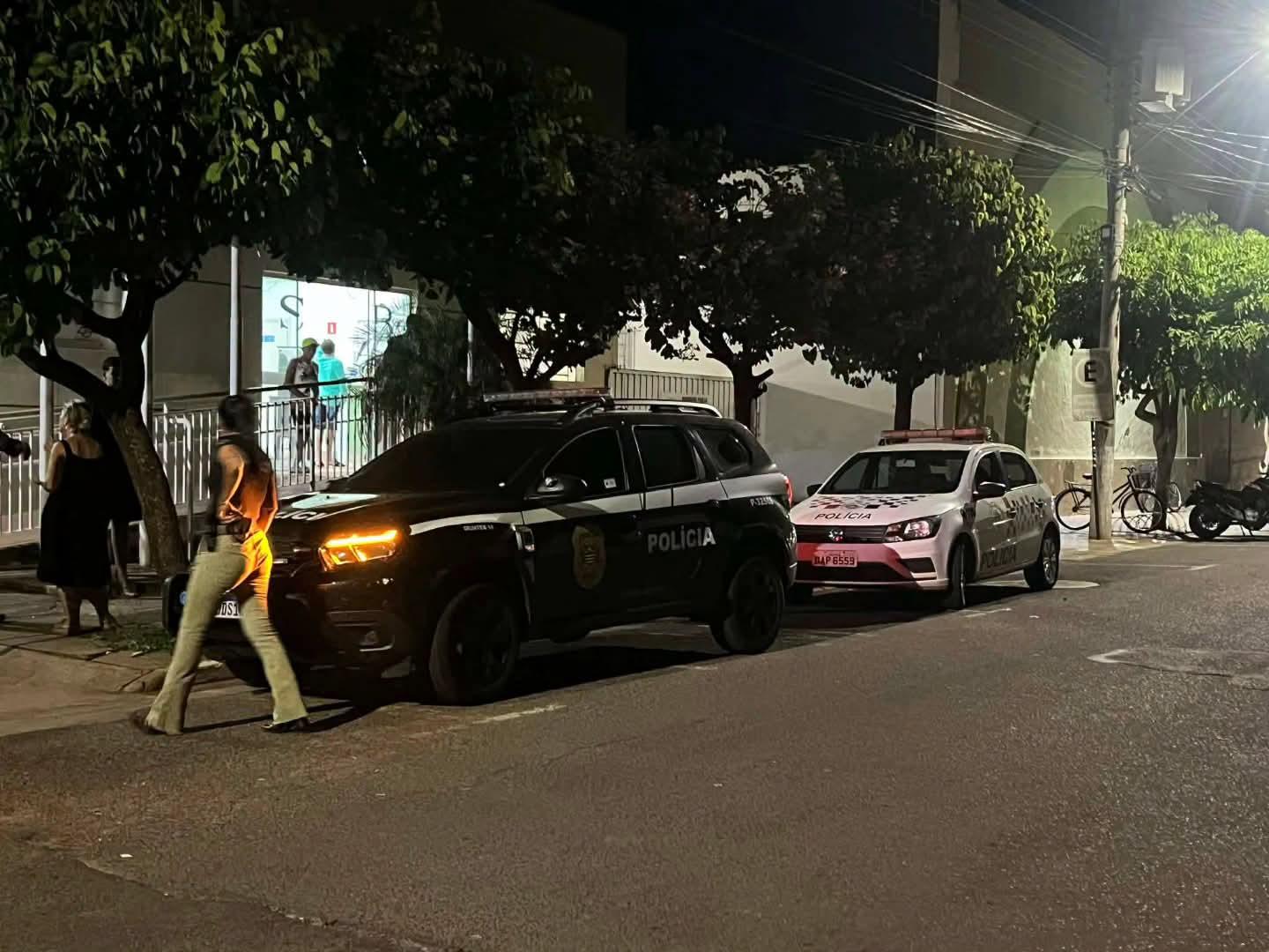 Morador reage e esfaqueia casal durante tentativa de invasão e furto a residência em Castilho (SP)