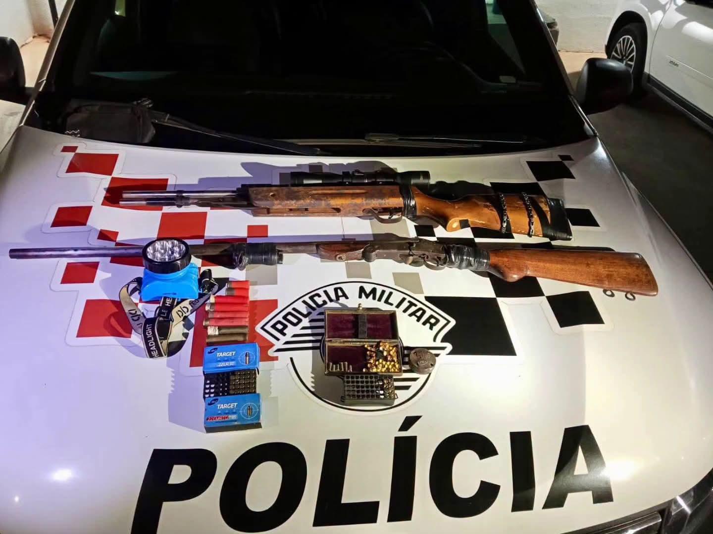 Polícia Militar prende homem por porte e posse ilegal de armas de fogo em Guaraçaí (SP)