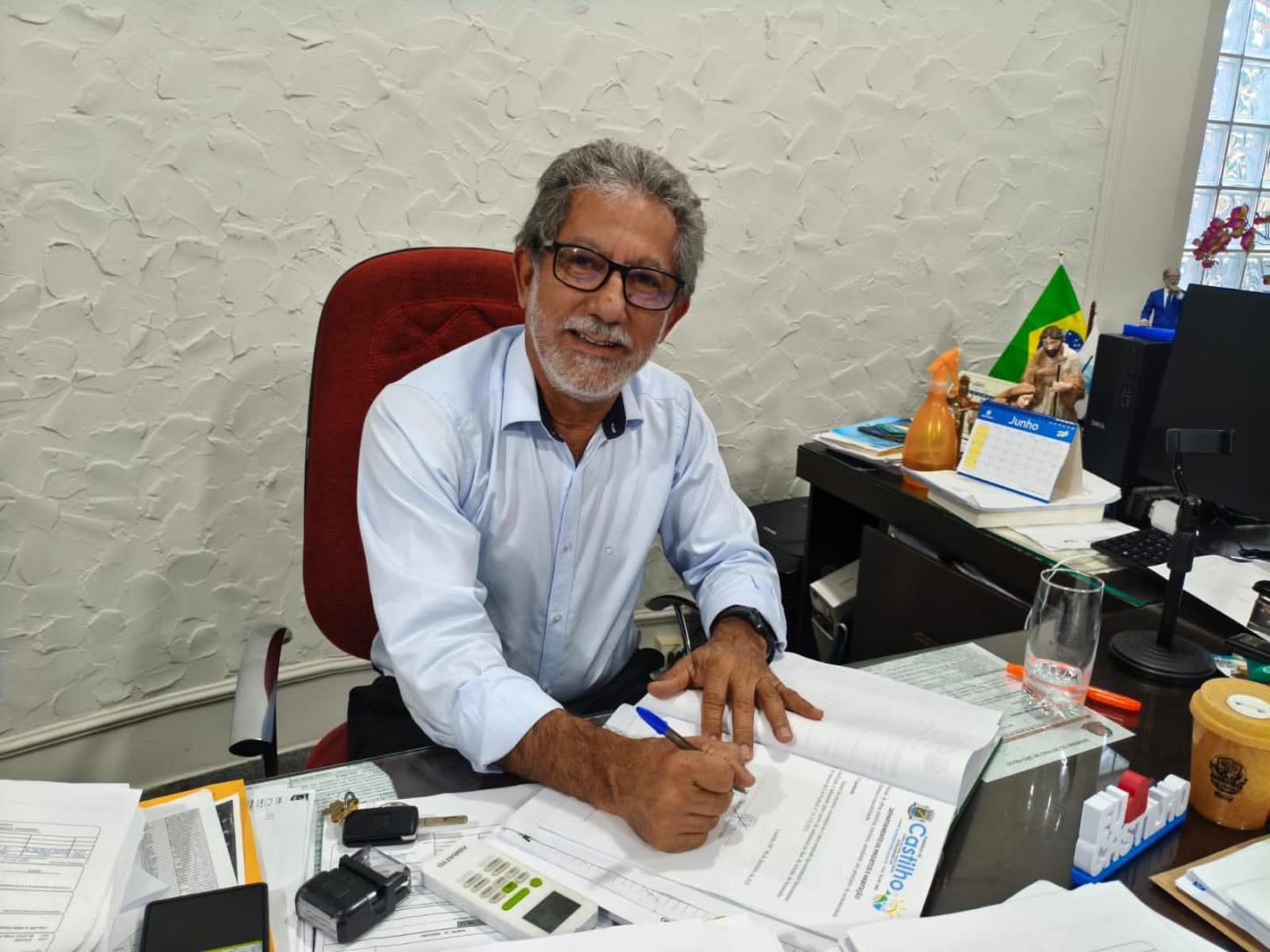 Prefeito Paulo Boaventura assina ordem de serviço para início das obras da Prainha Municipal de Castilho (SP)