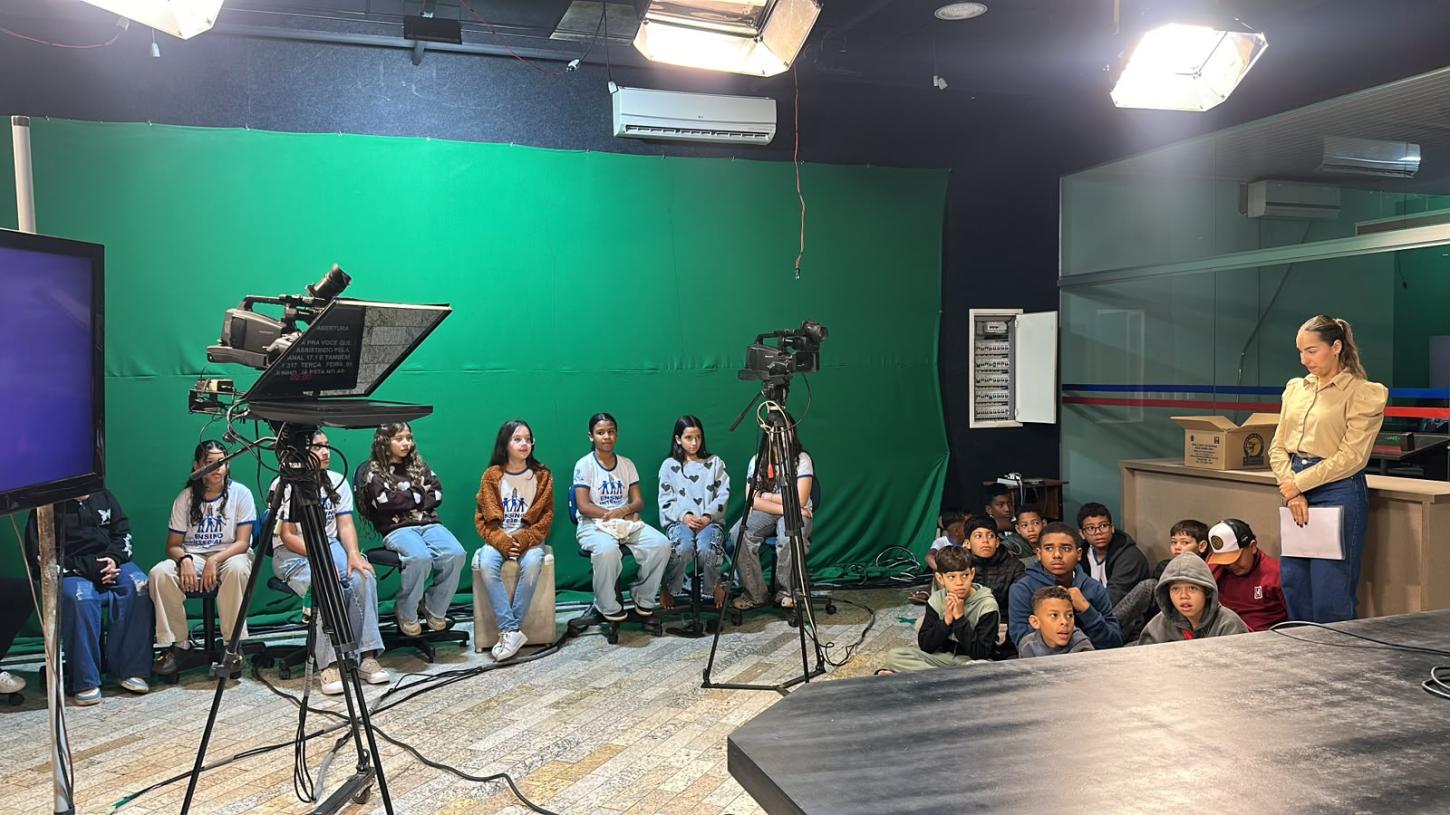 Projeto de comunicação leva alunos da Escola Armel Miranda à TV