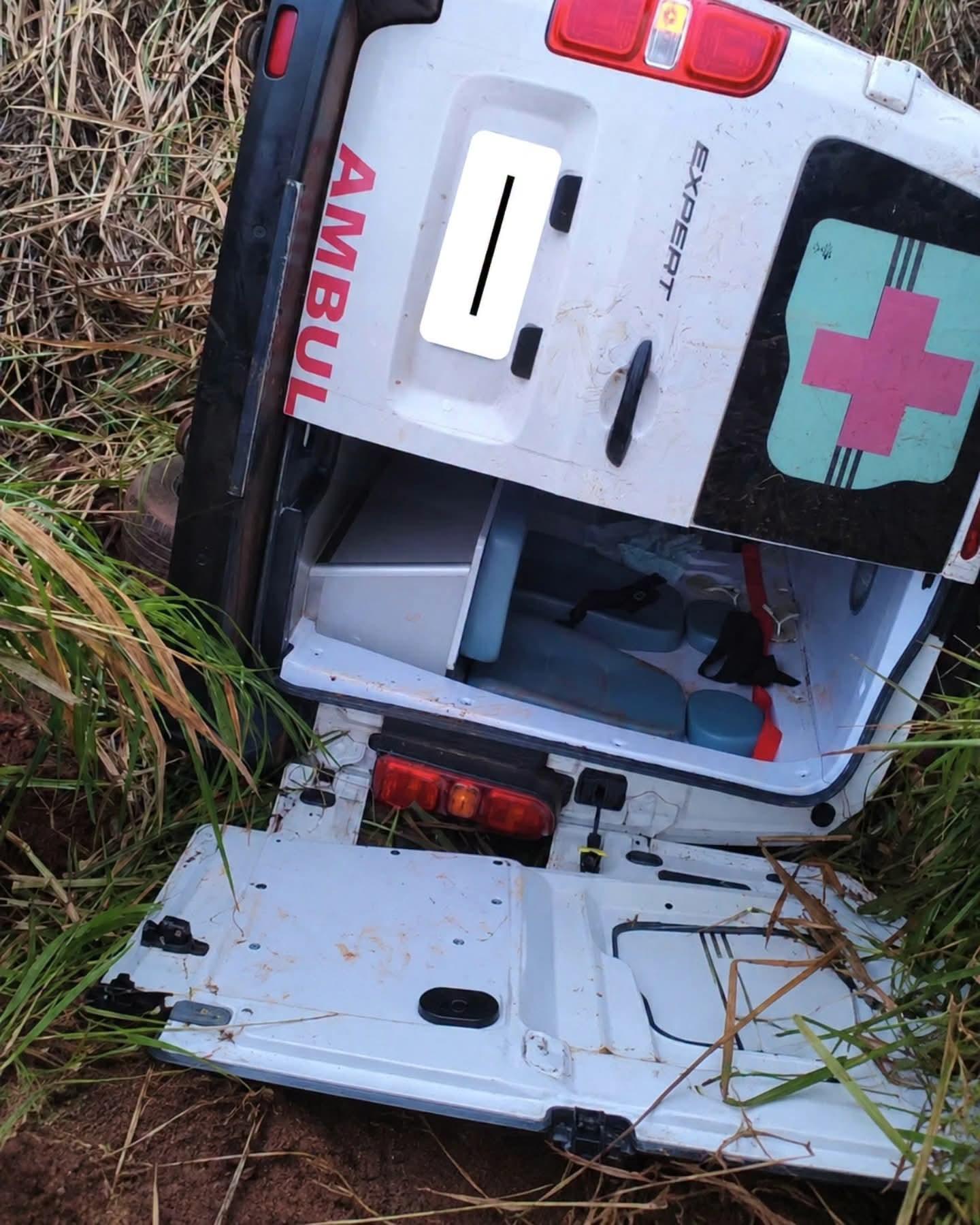 Gestante entra em trabalho de parto após capotamento de ambulância em Getulina (SP)