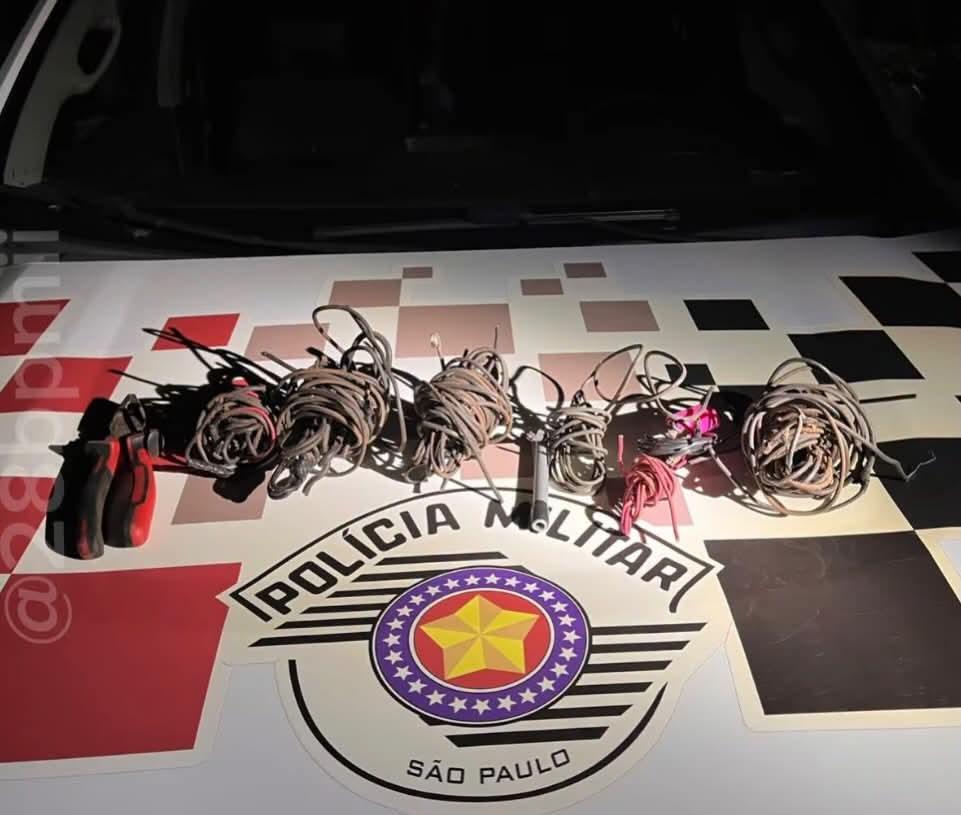 Homem é preso em forro de residência ao ser flagrado furtando fiações elétricas do imóvel em Andradina (SP)