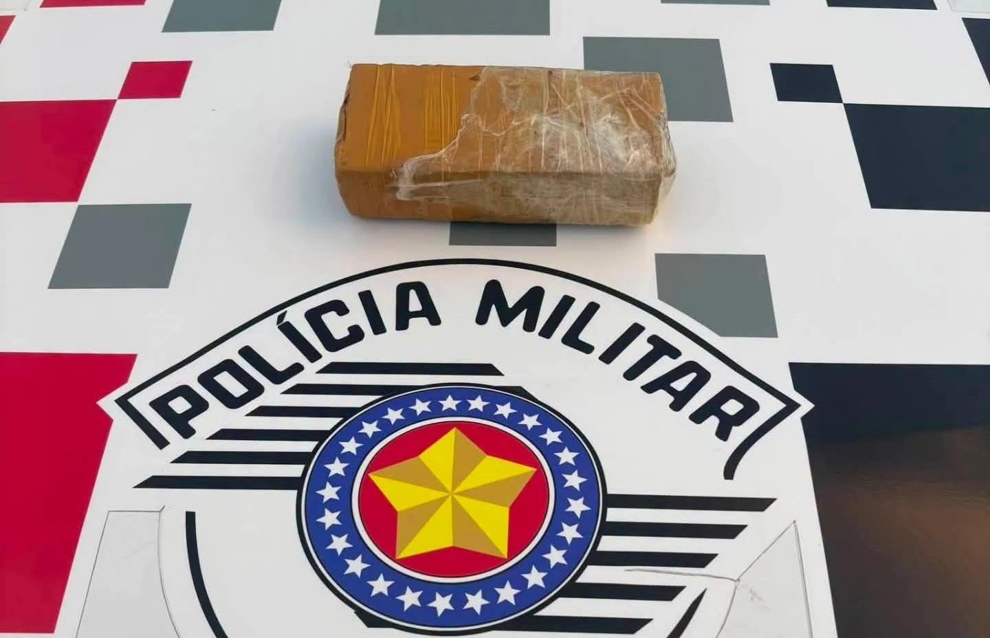 Jovem é preso com quase 600 gramas de maconha após fuga da Rocam e Força Tática em Andradina (SP)
