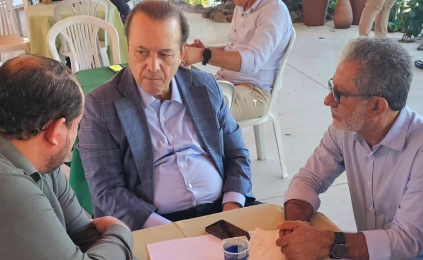 Paulo Boaventura despacha com Secretário Estadual de Saúde durante reunião do CIENSP