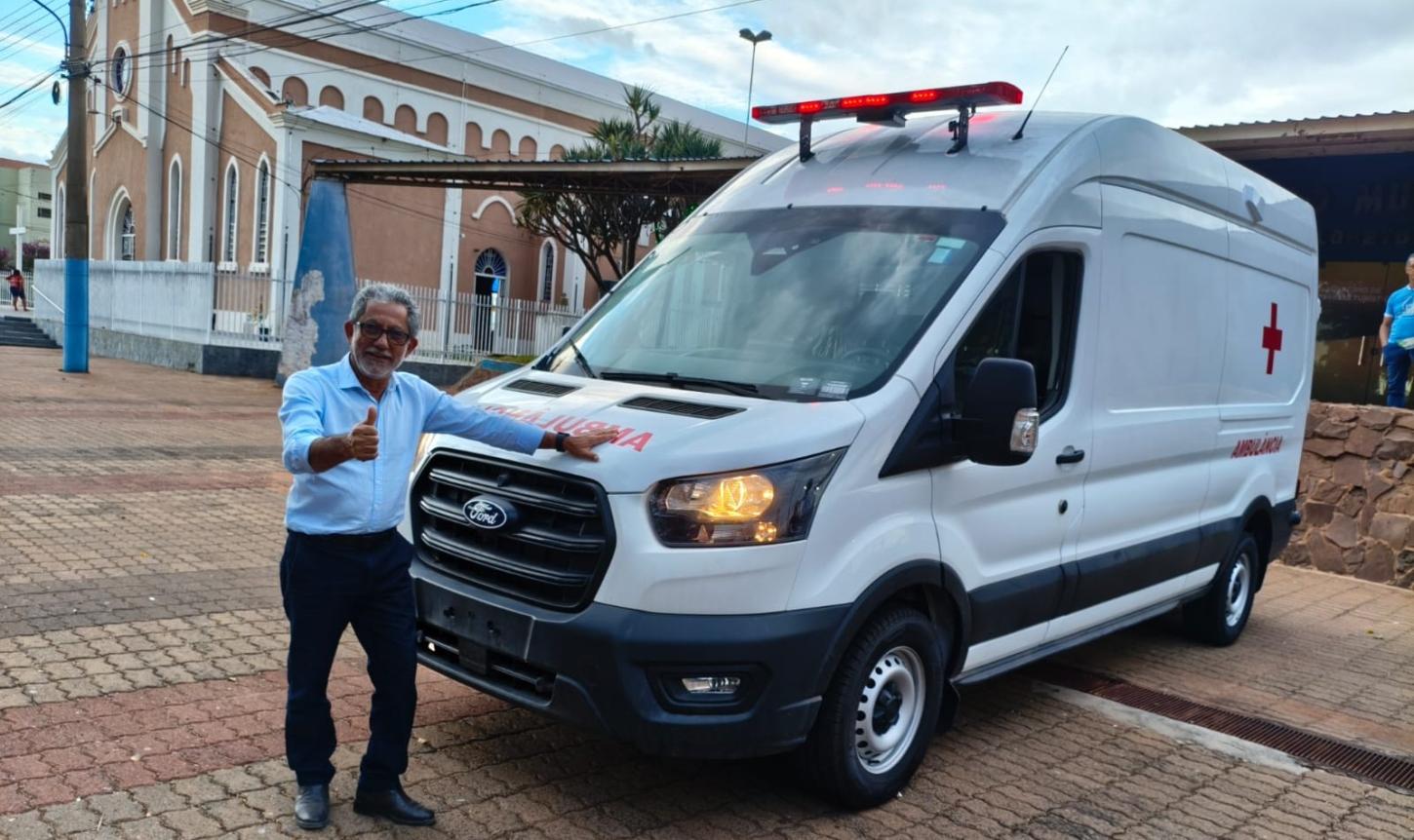 Prefeito Paulo Boaventura entrega mais uma ambulância á Saúde de Castilho (SP)